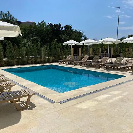 Art - Sea Horizon - Pool & Parking Апартамент